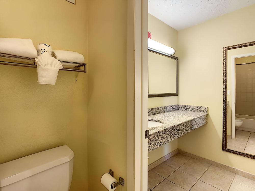 Double Room with Two Double Beds - Non-Smoking interior